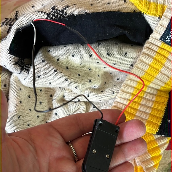 GRISWOLD FAMILY CHRISTMAS Size XL Sweater Snow Rhinestones Snowflake Light-Pack - Picture 13 of 16